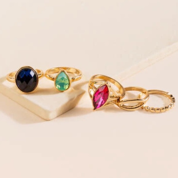 NWT Francesca’s Christina Multicolored ring set - Picture 1 of 5
